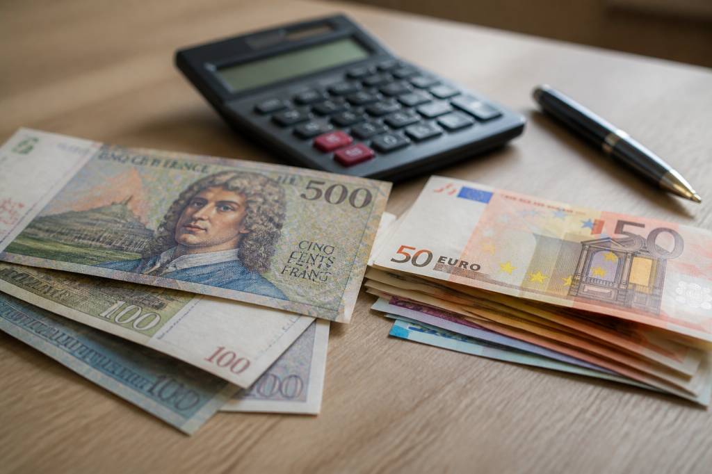 15000 francs en euros : conversion, valeur actuelle et équivalences pratiques